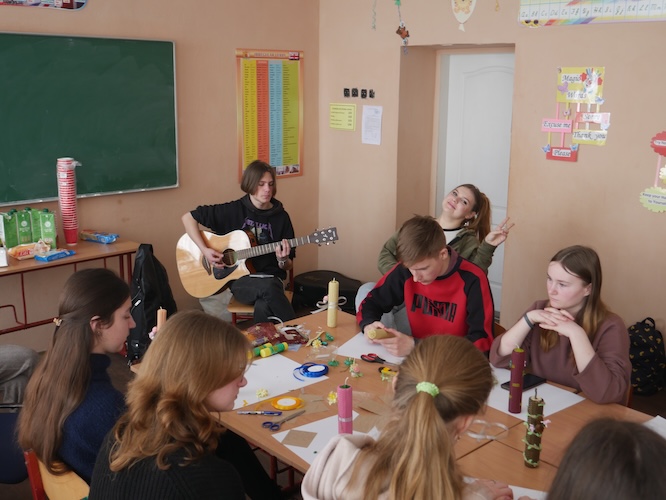 Мобільна молодіжна робота